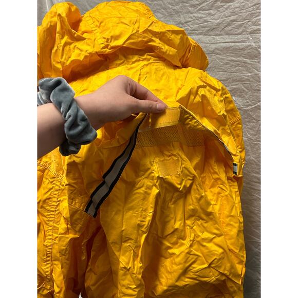 DNKY Medium Yellow Reflective Windbreaker Jacket, Zipup Pockets and Middle - Picture 6 of 9